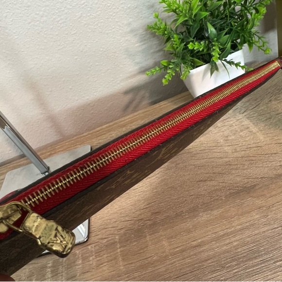 Louis Vuitton Monogram Large Pochette Clutch - Picture 3 of 8